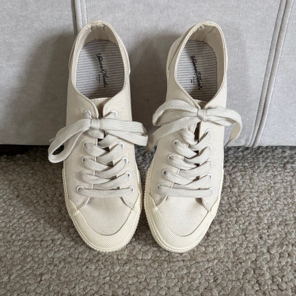 NWOT Universal Thread Sneakers Size: 8 Color: Cream